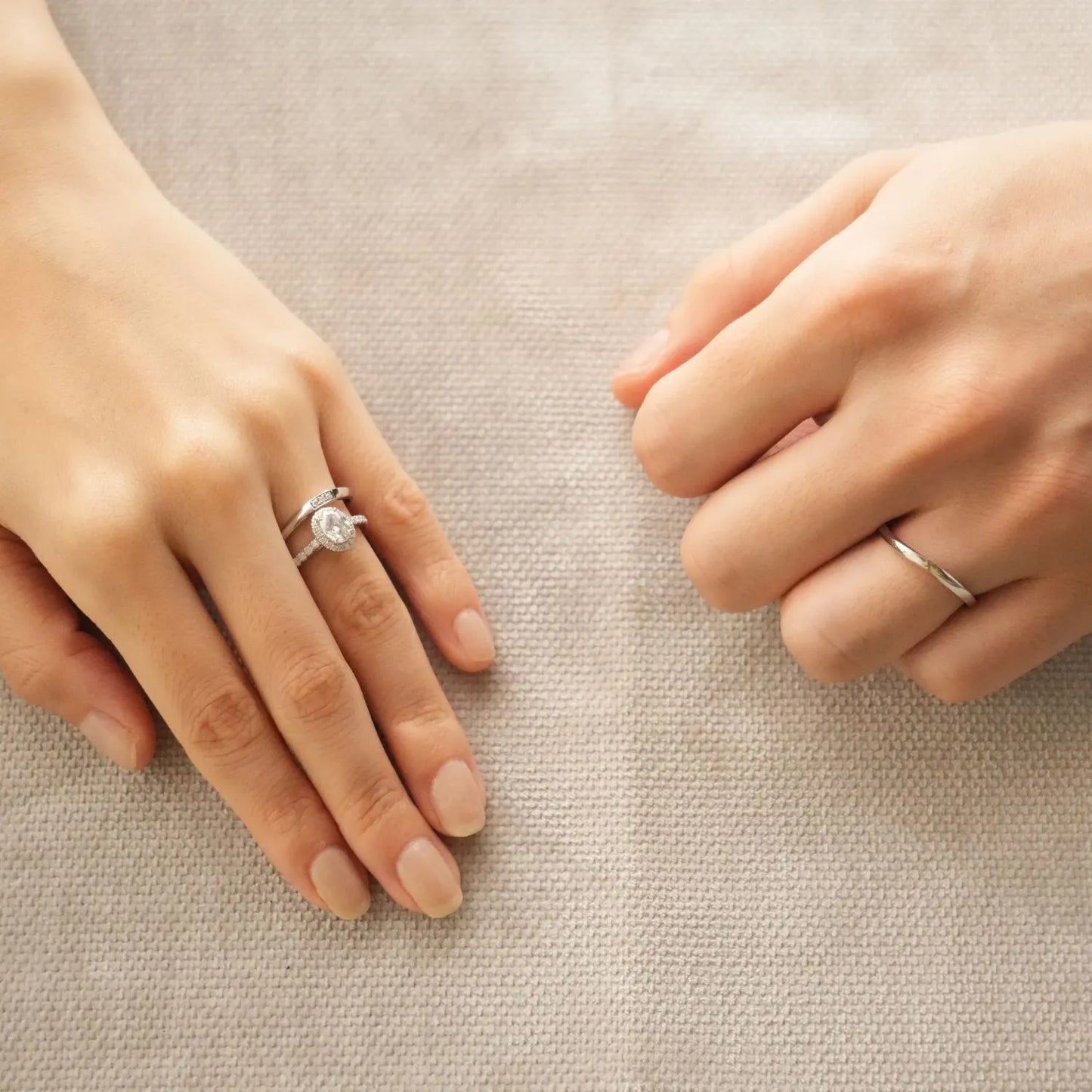 オーバルカットの婚約指輪1ctとシエロの結婚指輪のラボグロウンダイヤモンド