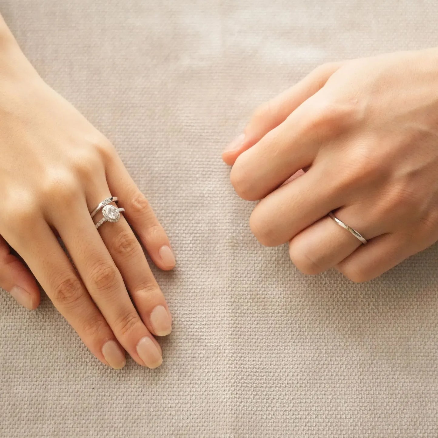 婚約指輪スピラーレと結婚指輪シエロとテネラメンテ重ね付けのラボグロウンダイヤモンド