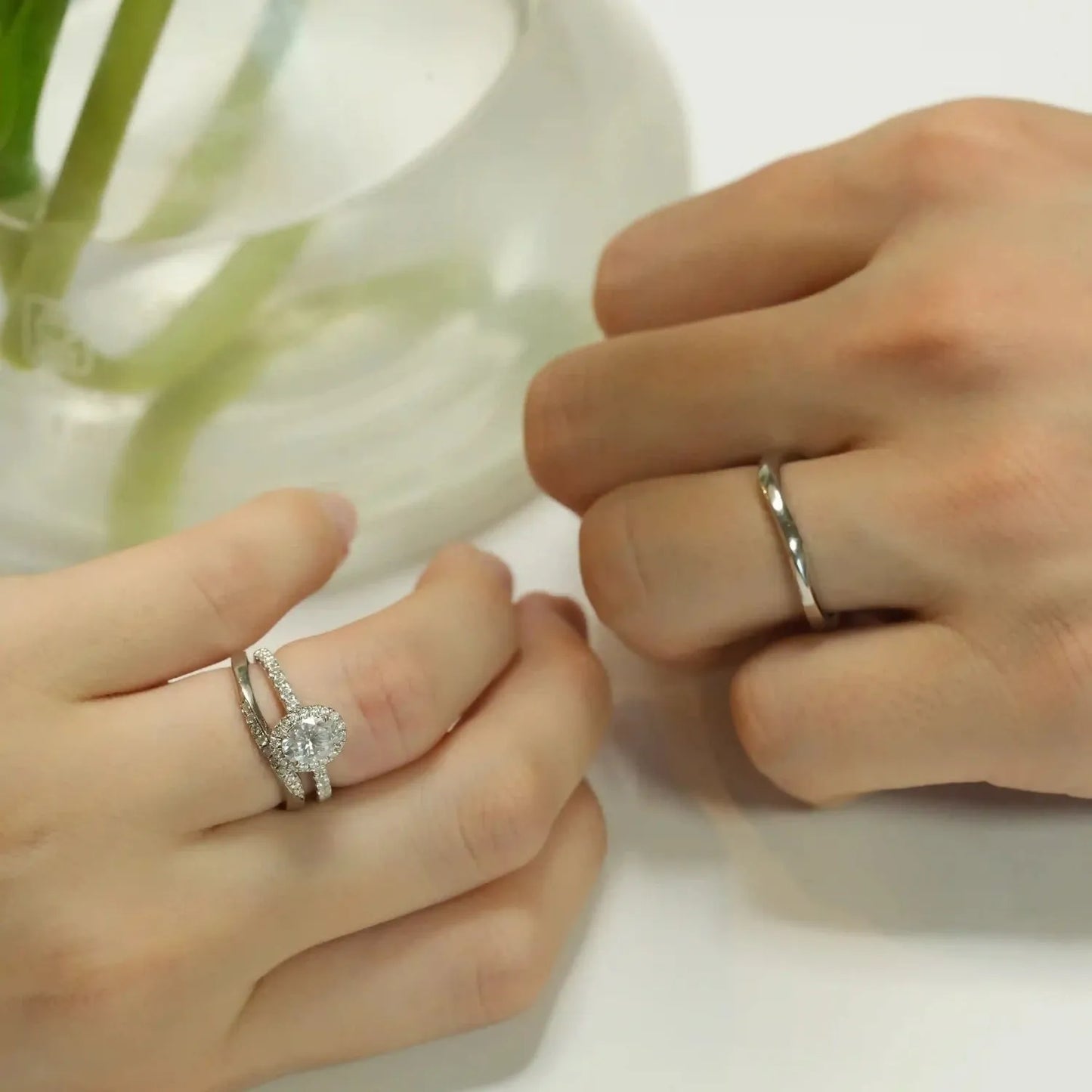 婚約指輪スピラーレと結婚指輪レディーズのエテルナとメンズのテネラメンテ重ね付けのラボグロウンダイヤモンド