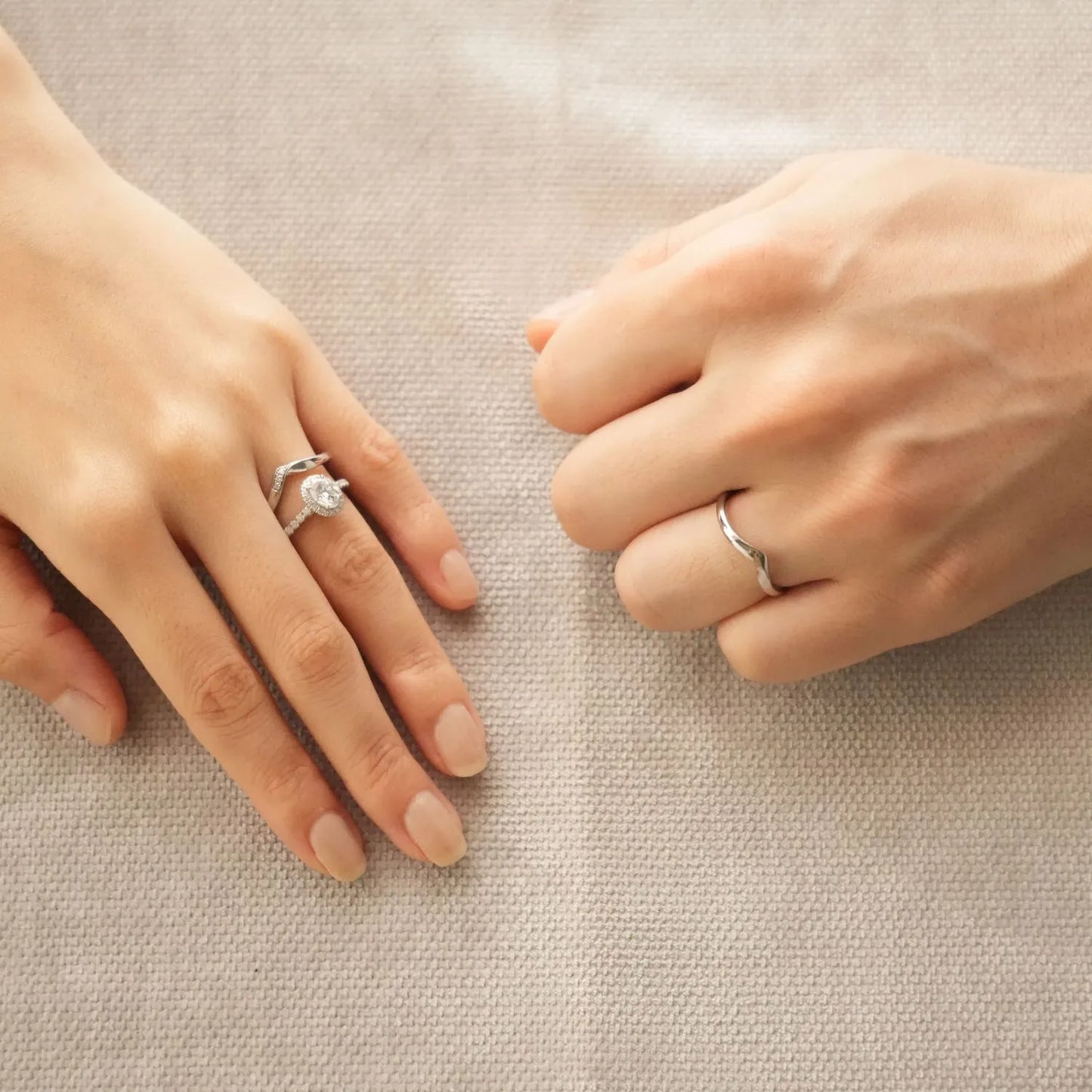 婚約指輪スピラーレと結婚指輪フォルトゥーナ重ね付けのラボグロウンダイヤモンド