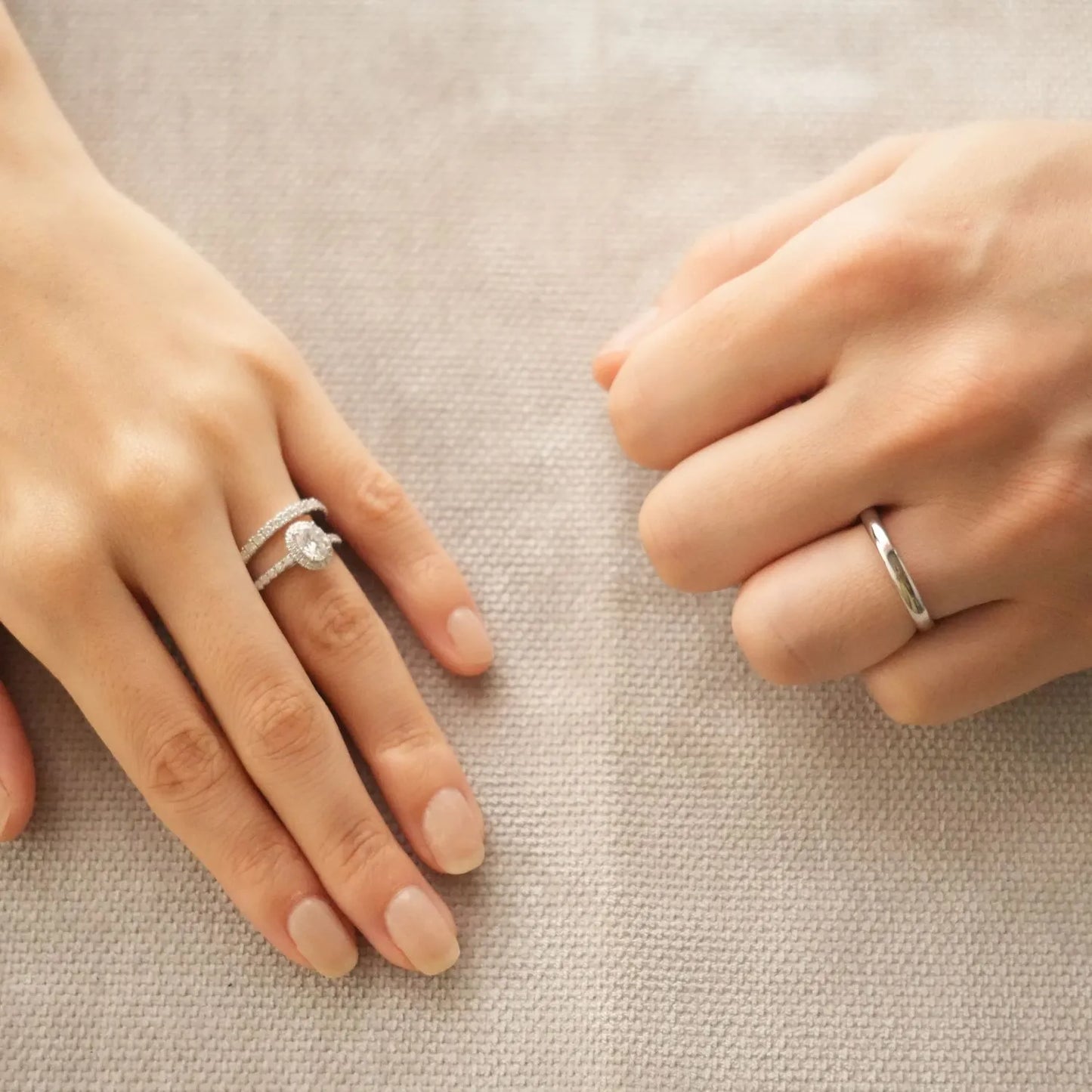 婚約指輪スピラーレと結婚指輪ソニート0.5ctのハーフエタニティ重ね付けのラボグロウンダイヤモンド