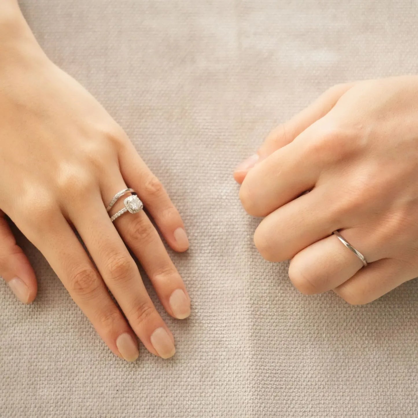 婚約指輪スピラーレのラウンドブリリアントカットと結婚指輪エテルナ