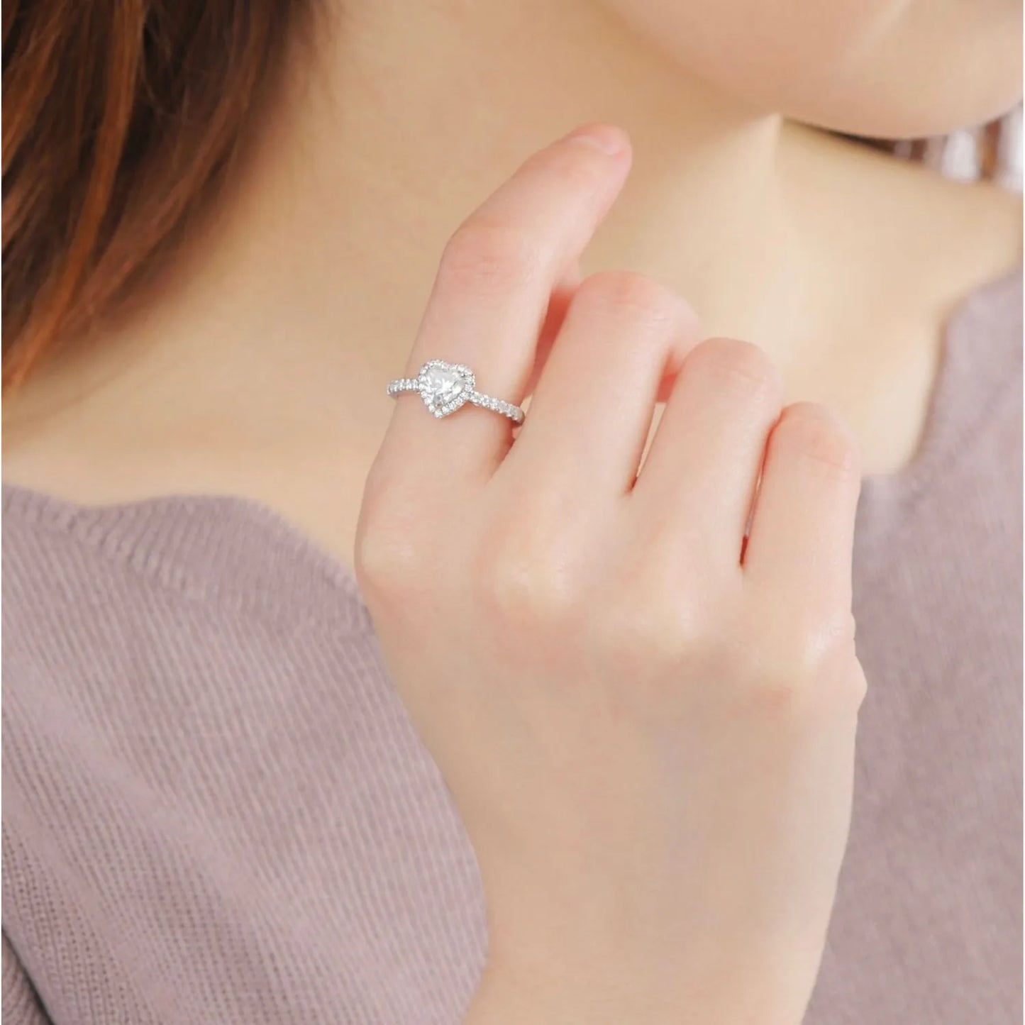 スピラーレハートシェイプカットの婚約指輪のラボグロウンダイヤモンド